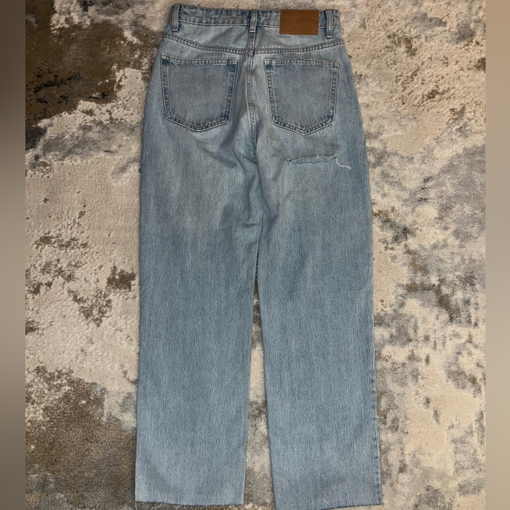 Zara Light Wash Ripped Jeans - Picture 4 of 4